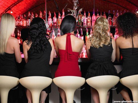 sexy-celebrities-on-wine-bar-wallpaper-485x363.jpg