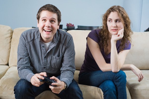unhappy-girlfriend-boyfriend-video-game.jpg